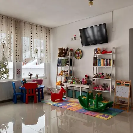 Pensiunea Tinelu Brasov 3* Négyfalu